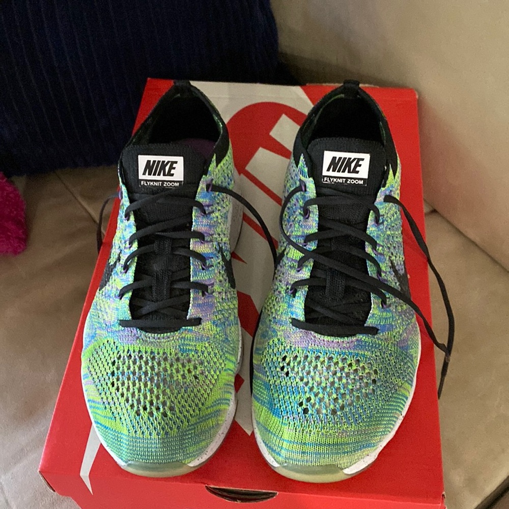 Nike Flyknit Zoom Size 8